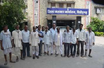 Farmer said, our debt is not forgiven, recovery is being done किसान बोले, नहीं हुआ हमारा ऋण माफ, की जा रही है वसूली
