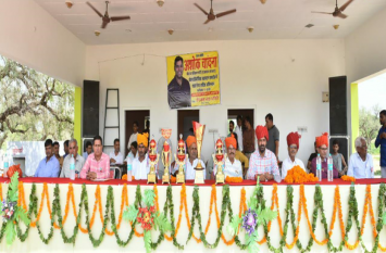 खेल प्रतियोगिता के उद्घाटन स्थल के पास से वापस लौटे खेल मंत्री चांदना, ग्रामीणों ने लगाए साजिश के आरोप खेल प्रतियोगिता के उद्घाटन स्थल के पास से वापस लौटे खेल मंत्री चांदना, ग्रामीणों ने लगाए साजिश के आरोप