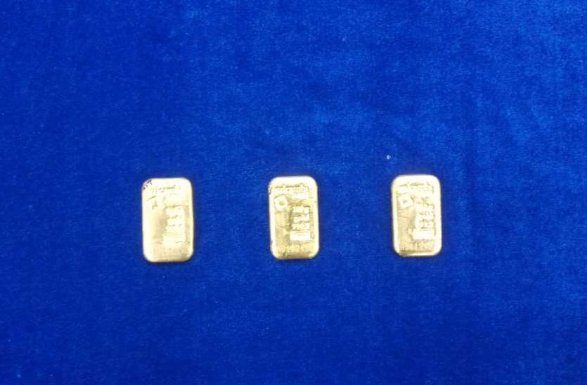 Gold seized at Chenai Airport: Chennai Airport, Gold Smuggling, Custom,Gold seized at Chenai Airport: Chennai Airport, Gold Smuggling, Custom Chennai Airport: सैनिटरी पैड में सोना छिपाकर तस्करी की कोशिश नाकाम, 61 लाख का सोना जब्त