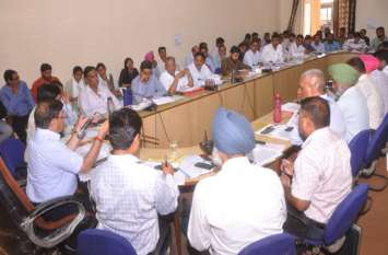 Displeasure expressed in Anupgarh, Ghadasana and Kesari Singhpur incre अनूपगढ़, घड़साना और केसरीसिंहपुर में छीजत 31 से बढकऱ 34 प्रतिशत होने पर जताई नाराजगी