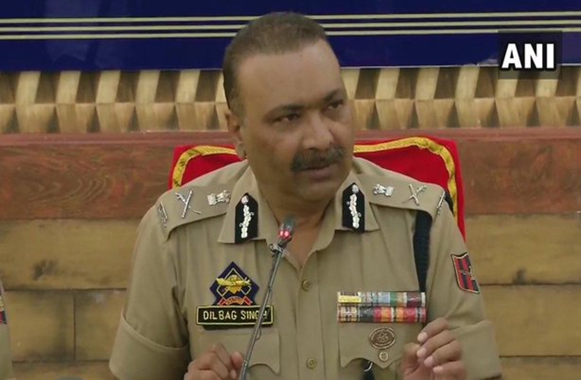 Terrorists In Jammu Kashmir घाटी में 450 से अधिक आतंकी मौजूद, जान बचाने को पहाड़ों में छिपे: डीजीपी