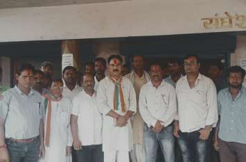 Congress membership campaign held in Mehdbani कांग्रेस सदस्यता अभियान की मेहदबानी में हुई बैठक