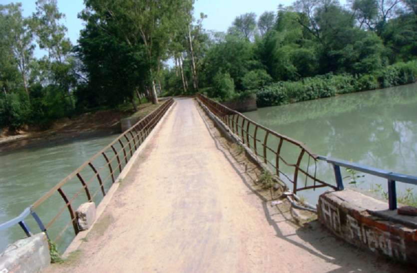 पत्रकारों के सामने गरजे खट्टर: कहा, पंजाब से कोई जल समझौता नहीं पत्रकारों के सामने गरजे खट्टर: कहा, पंजाब से कोई जल समझौता नहीं