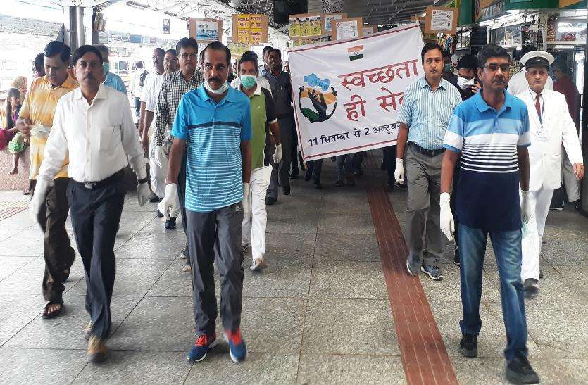 Ahmedabad news: इन स्टेशनों को बनाएंगे प्लास्टिक फ्री.. Ahmedabad news: इन स्टेशनों को बनाएंगे प्लास्टिक फ्री..
