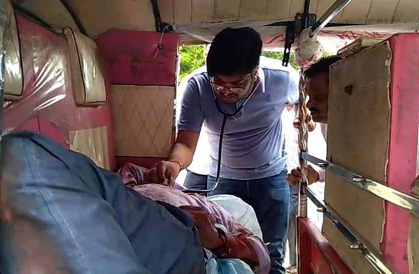 Finace Worker VIDEO: मुख्यमंत्री के आने से पहले खून से लाल हुई सुहागनगरी, बदमाशों ने फाइनेंस कर्मचारी को सरे राह मारी गोली