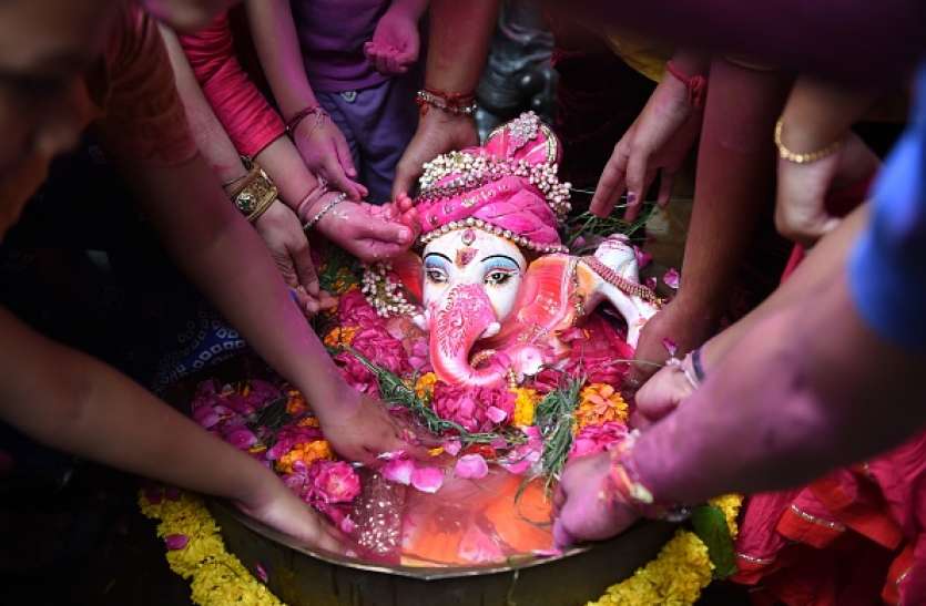 ganesh visarjan 2019 इस विधि से करें बप्पा की विदाई सालभर बनी रहेगी उनकी कृपा