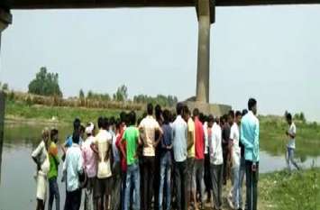 man death after jumps into river in hardoi मुहर्रम के जुलूस में शामिल युवक पुलिस की मार से बचने को नदी में कूदा युवक, मौत के बाद दो सिपाहियों पर केस दर्ज