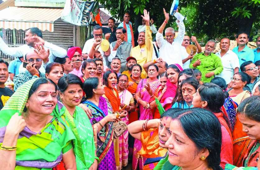 बारिश के कारण बिगड़े भाजपा कांग्रेस के सुर-ताल, जानें क्या है मामला बारिश के कारण बिगड़े भाजपा कांग्रेस के सुर-ताल, जानें क्या है मामला