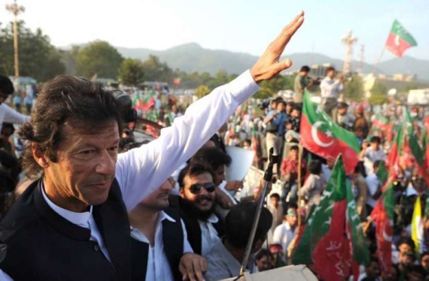 Imran Khan file photo कश्मीर मुद्दे पर पाकिस्तान का नया पैंतरा, कश्मीरियों को बरगलाने PoK में रैली करेंगे इमरान खान