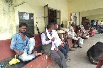 Buses could not run due to rain, passenger upset बारिश ने कारण नहीं चल सकी बसें, दिनभर परेशान होते रहे यात्री