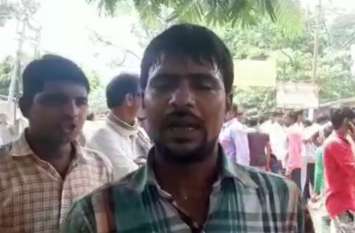 UPPCL - Contract line man works without tools यूपीपीसीएल - बिना औजार लोगों के घरों को रोशन करते हैं संविदा लाइनमैन
