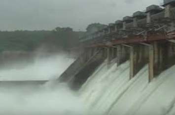 Gujarat hindi news : Water released from Narmada dam Patrika News: नर्मदा बांध से पानी छोड़ा, मल्हारराव घाट डूबा