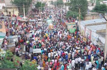 Take out the melody on the moharram मोहर्रम पर मातमी धुन के बीच निकाले ताजिये