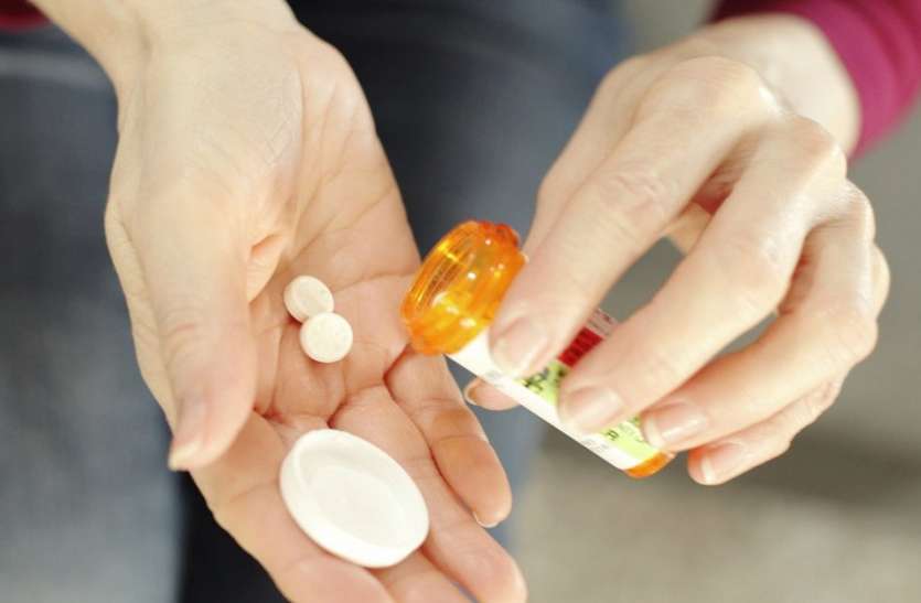 pills_death.jpg बेंगलूरु: सिरदर्द से परेशान महिला ने खाई एक साथ 15 टैबलेट, हो गई मौत