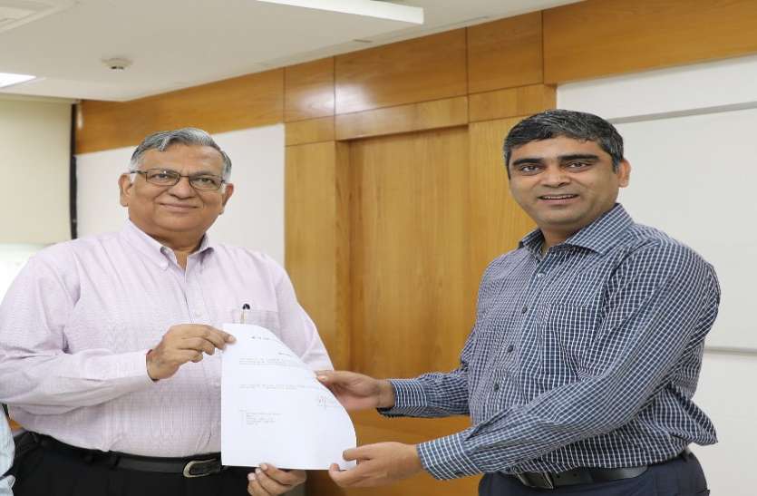 Ahmedabad News: तीसरी बार निदेशक बनें प्रो.सुधीर जैन का आईआईटी गांधीनगर को लेकर जानें क्या है प्लान? Ahmedabad News: तीसरी बार निदेशक बनें प्रो.सुधीर जैन का आईआईटी गांधीनगर को लेकर जानें क्या है प्लान?