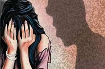 Minor raped, assaulted by bulls नाबालिग से सामूहिक बलात्कार, बैल्टों से की मारपीट