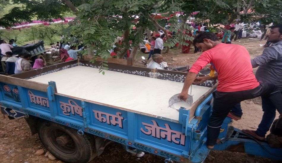 135 मण दूध की खीर व 90 मण आटे के पूए की प्रसादी