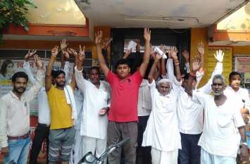 Disarrangement in Sikandra Hospital सीएचसी में मरीजों ने किया हंगामा