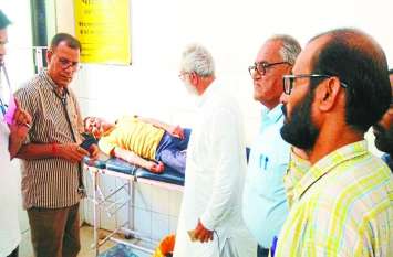 Fasting deteriorates health, Jaipur Refer अनशनकारी की बिगड़ी तबीयत, जयपुर रेफर