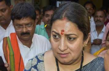poster war in amethi on visist of smriti irani स्मृति के बयान पर शुरू हुआ पोस्टर वार, युवक ने मांगा इस बात का जवाब