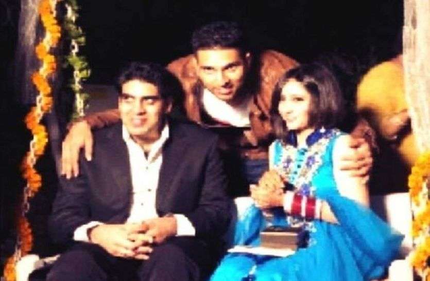 yuvraj and brother jorawar with akansha sharma घरेलू हिंसा के मामले में युवराज और उनके परिवार को मिली राहत, जोरावर की पत्नी ने लिया केस वापस
