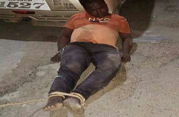 Thief caught in the house सूने मकान में घुसे चोर, परिवार लौटने पर घर में मिला गया, एक की दबोच कर दी धुनाई
