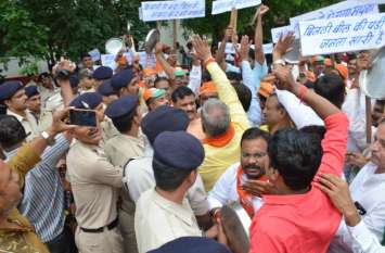 bjp leader controvercial statement on pregnancy भाजपा नेता के बिगड़े बोल, महिलाओं के सामने नौ महीनों पर किया यह कमेंट