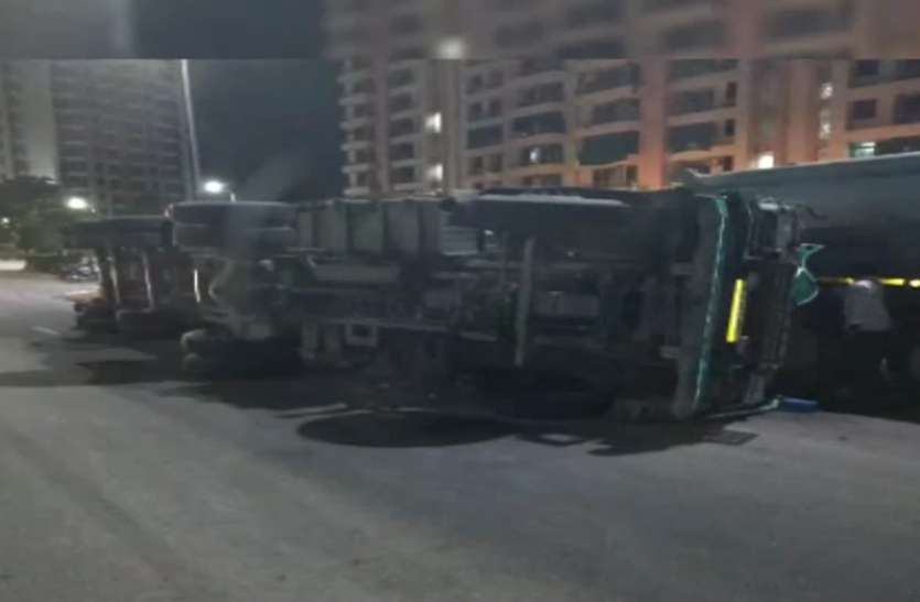 कैब पर पलट गया ट्रक कैब पर पलट गया ट्रक