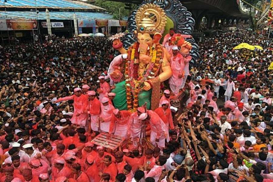 गणेशोत्सव: बप्पा के जयकारे से गूंजी मायानगरी?