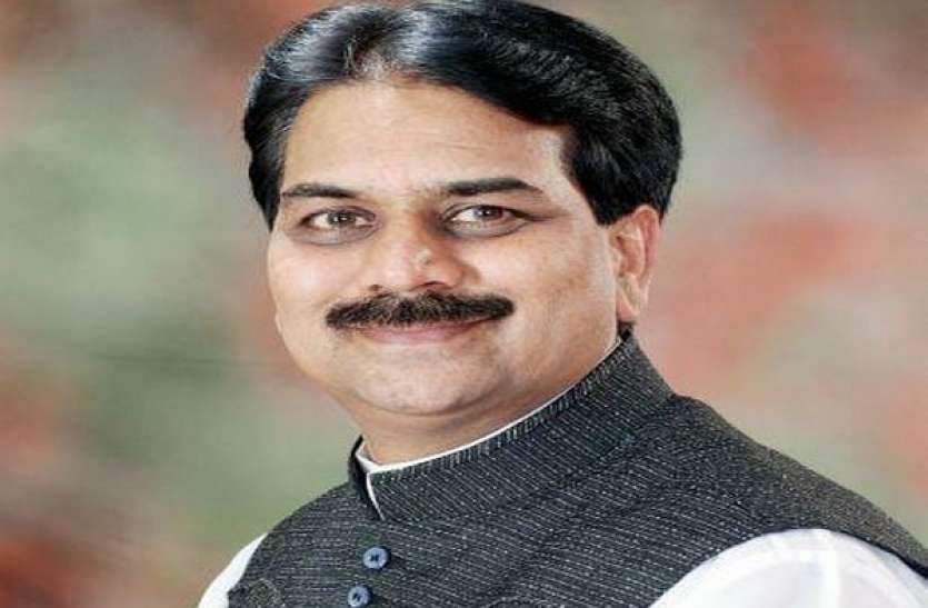 harshvardhan patil महाराष्ट्र: कांग्रेस नेता हर्षवर्धन पाटिल बीजेपी में शामिल, इस सीट से लड़ सकते हैं चुनाव