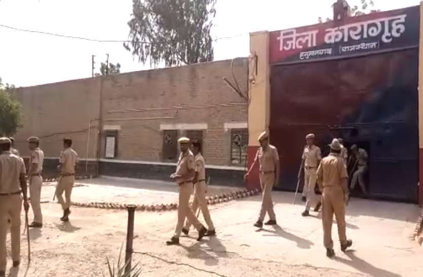 जेल प्रहरी ने पांच जनों पर लगाया बलात्कार के मामले में फंसाने का आरोप जेल प्रहरी ने पांच जनों पर लगाया बलात्कार के मामले में फंसाने का आरोप