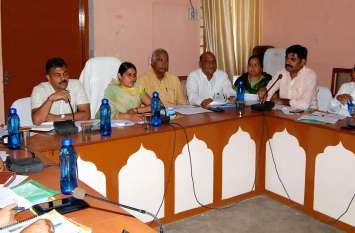jila prisad meeting सूरजगढ़ बीडीओ ने कर दिए नियम विरूद्ध तबादले तो हो गया हंगामा