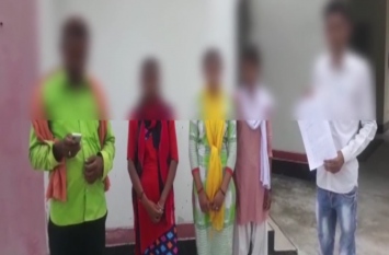 girl crime in lalitpur छात्रों ने बाताया, स्कूल जाते समय लड़के करते गंदी बातें और अश्लील हरकतें, देखें वीडियो