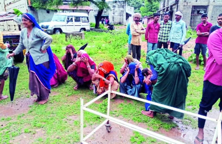 Triple Murder : बेटे को मारी गोली, पिता आए तो धड़ से अलग कर दी उनकी गर्दन, मां की भी हत्या