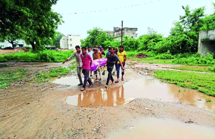 Triple Murder : बेटे को मारी गोली, पिता आए तो धड़ से अलग कर दी उनकी गर्दन, मां की भी हत्या