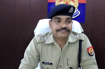 engine oil ferziwada news in hapur बड़ी कंपनी के नाम पर किया जा रहा था फर्जीवाड़ा, पुलिस की यह कार्रवाई, देखें वीडियो