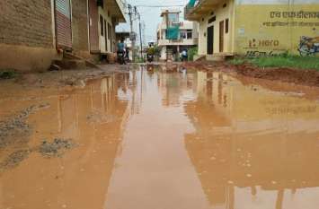 Development fee charged for crores of rupees, still no development भवन स्वामियों से करोड़ों रुपए विकास शुल्क जमा कराने के बाद सुविधाएं नहीं दे रही नपा