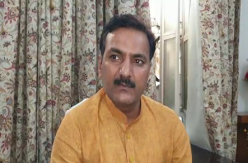 Up Basic Education minister Satish dwivedi comment on media role यूपी के बेसिक शिक्षा मंत्री ने दी नसीहत, मर्यादा में रहें मीडिया, लापरवाह बीएसए को लेकर कही यह बात