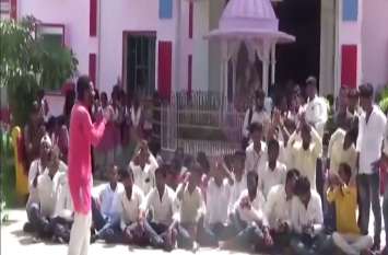 Student union protest for collage problem in DCSK Collage छात्रसंघ चुनाव की सुगबुगाहट तेज, इन समस्याओं को लेकर छात्र आंदोलित