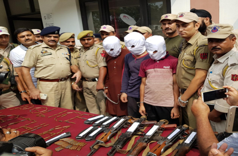 Jaish E Mohammed Terrorist जैश के 3 आतंकी पकड़े, हथियारों से भरे ट्रक से जा रहे थे कश्मीर
