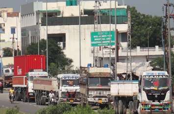 Seven times tax on transporters मंदी में ट्रांसपोर्टर्स पर सात गुना टैक्स की दोहरी मार