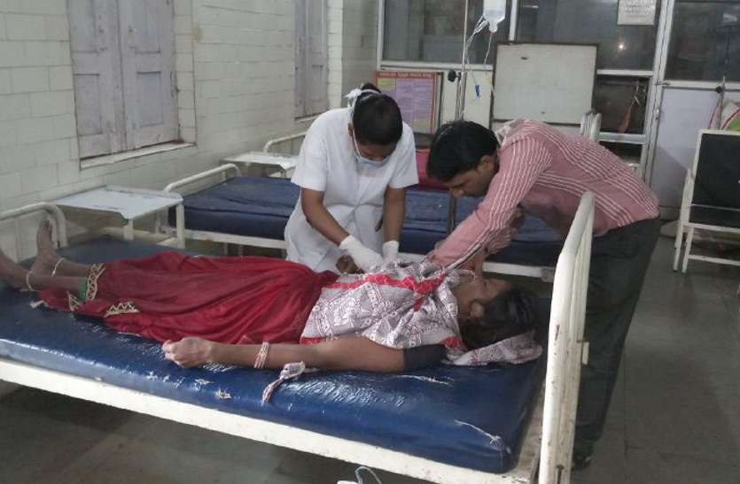 उल्टी दस्त का प्रकोप...सात मरीज भर्ती, गर्भवती महिला और बच्चें शामिल-देखें वीडियो उल्टी दस्त का प्रकोप...सात मरीज भर्ती, गर्भवती महिला और बच्चें शामिल-देखें वीडियो