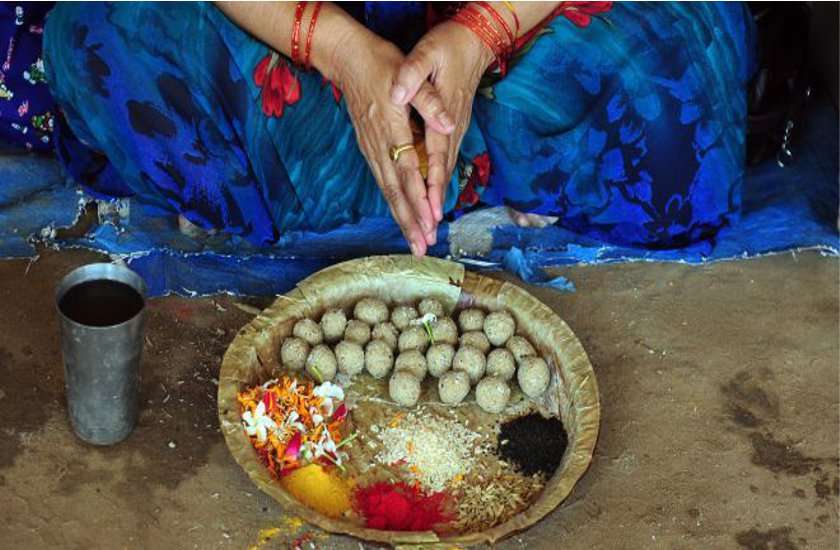 पितृ पक्ष 2019 : अपने घर पर भी कर सकते हैं श्राद्ध कर्म, जानें पिंडदान करने की पूरी विधि