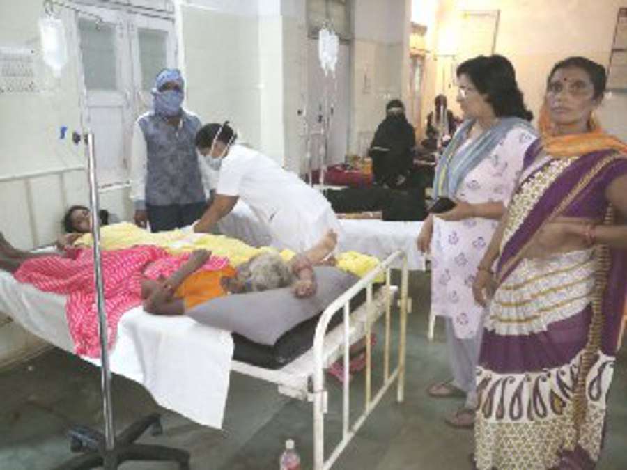 उल्टी दस्त का प्रकोप...सात मरीज भर्ती, गर्भवती महिला और बच्चें शामिल-देखें वीडियो