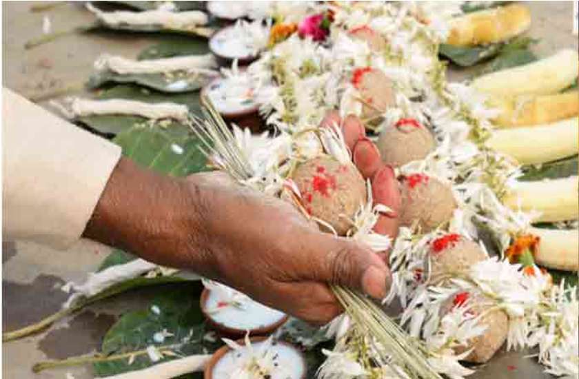 पितृ पक्ष 2019 : अपने घर पर भी कर सकते हैं श्राद्ध कर्म, जानें पिंडदान करने की पूरी विधि