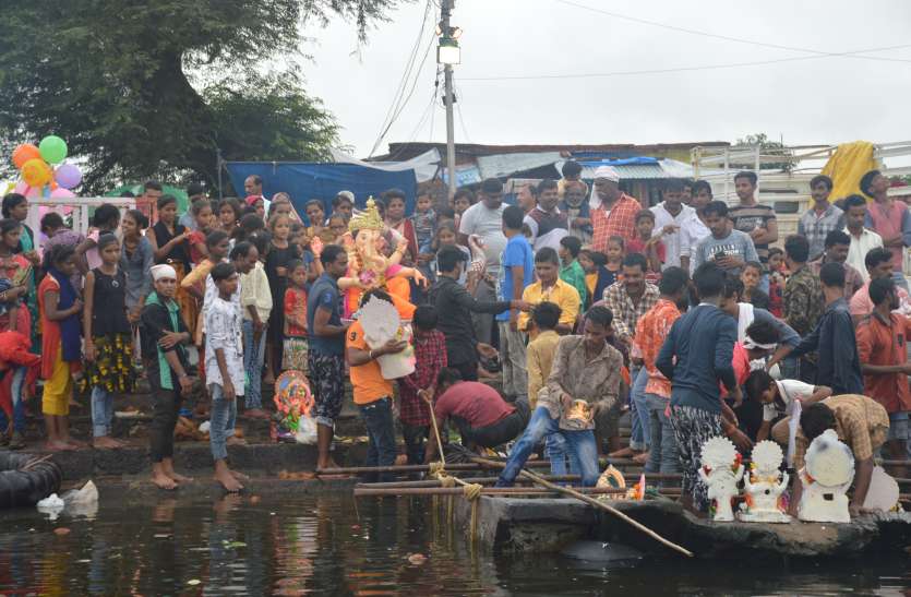 गणपति बप्पा मोरया, बड़े तला में लोरिया गणपति बप्पा मोरया, बड़े तला में लोरिया