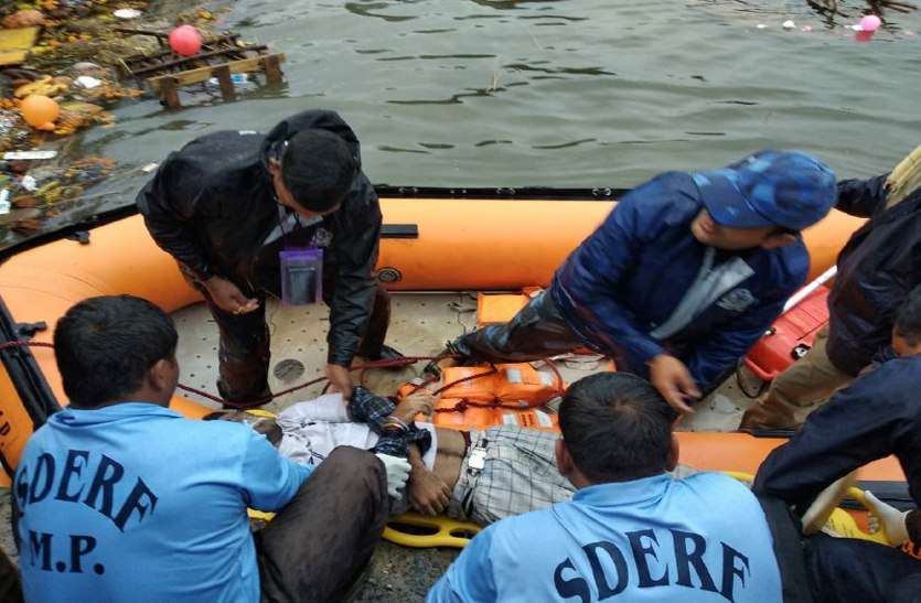 bhopal 12 लोगों की मौत का मंजर वीडियो में हुआ कैद, नहीं मिला डूबते लोगों को तिनके का सहारा