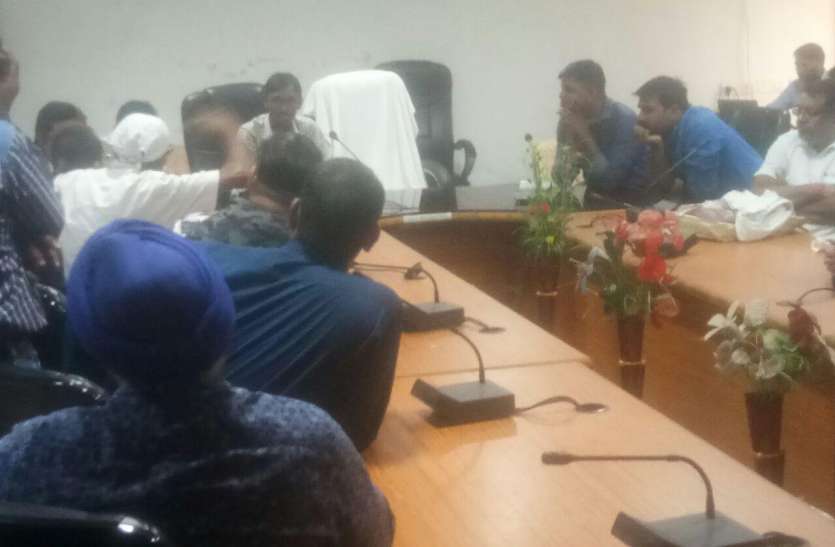 व्यापारी बोले- साहब इस शहर को बिलासपुर ही रहने दो इसे दिल्ली न बनाओ व्यापारी बोले- साहब इस शहर को बिलासपुर ही रहने दो इसे दिल्ली न बनाओ