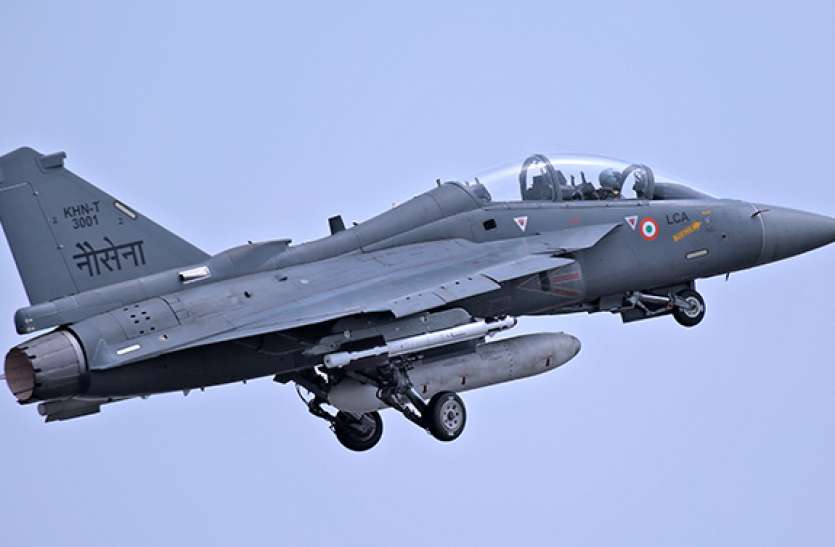 20aero-india10.jpg तेजस नौसेना में शामिल होने के लिए तैयार, गोवा में समुद्र तट पर की गई अरेस्ट लैंडिंग