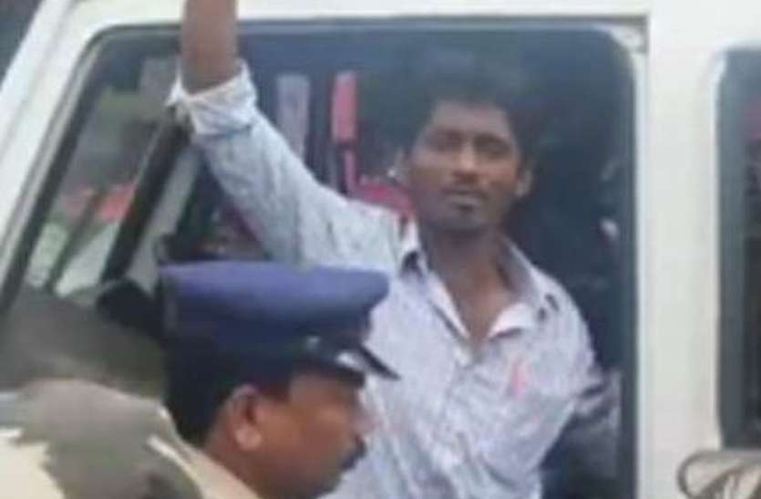 अदालत परिसर में भड़काने वाले नारे लगाने से खलबली अदालत परिसर में भड़काने वाले नारे लगाने से खलबली